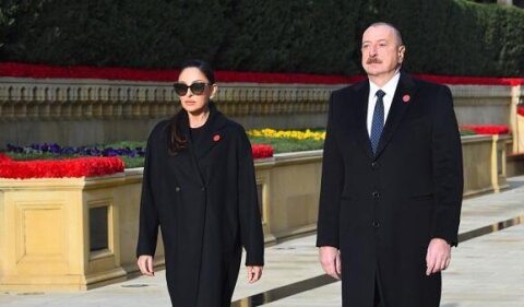 Prezident və xanımı Şəhidlər xiyabanında -