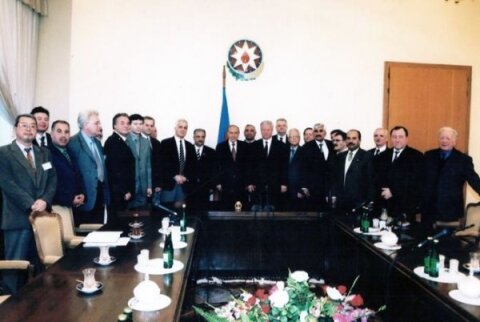 Heydər Əliyev və həmkarlar təşkilatlarının sosial mexanizm kimi formalaşması -