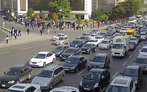 Bakının bəzi yollarında tıxac yaranıb -