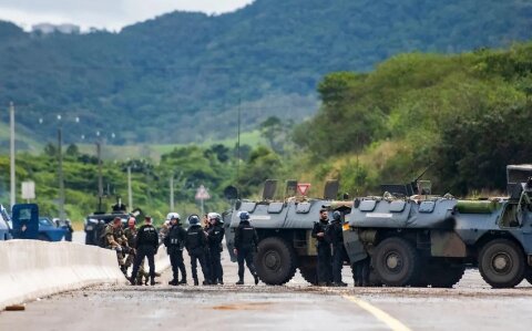 Fransa Yeni Kaledoniyada hərbi gücünü artırır - Makron narahatdır -