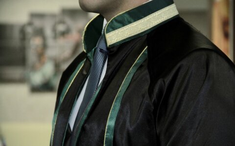 vəkil intizam pozuntusuna yol verib