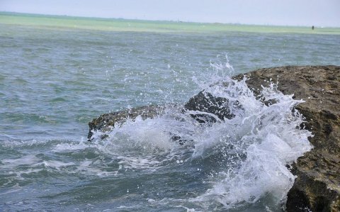 Xəzərdə dalğanın hündürlüyü 6 metrə çatacaq -