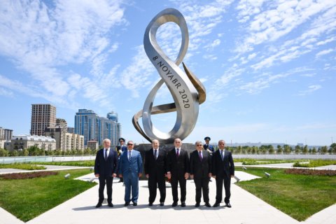 Misir Senatının sədri Zəfər parkında -