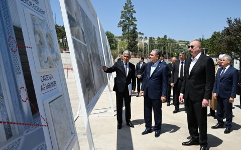 İlham Əliyev və Qurbanqulu Berdiməhəmmədov Yeni Şuşa məscidində tikinti işləri ilə tanış olublar