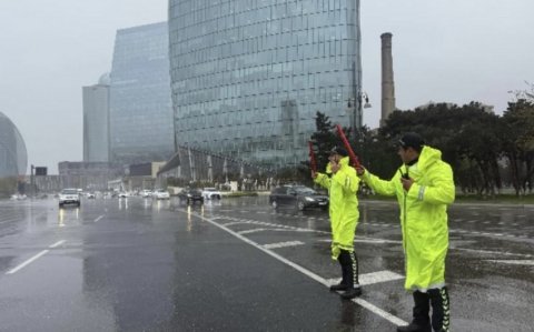 DYP yağmurlu hava şəraiti ilə bağlı hərəkət iştirakçılarına müraciət edib