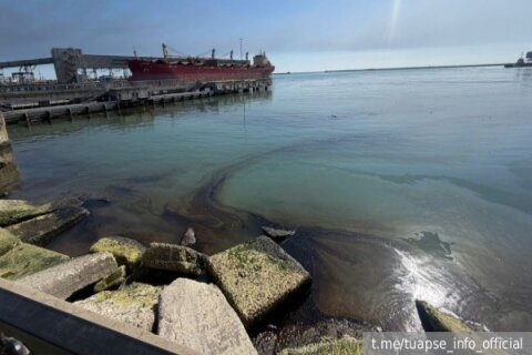 Krasnodarda dron zərbələrindən sonra neft dənizə sızıb