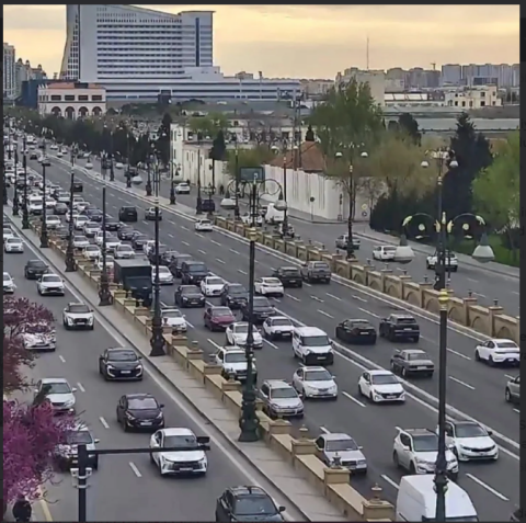 Bakının bir sıra yollarında tıxac yaranıb
