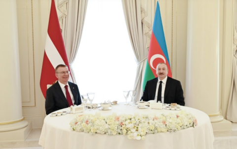 Latviya Prezidentinin şərəfinə rəsmi lanç verilib