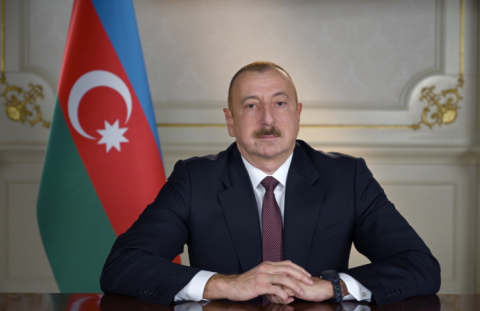 Prezident Yuriy Kamayevi “Şöhrət” ordeni ilə təltif edib