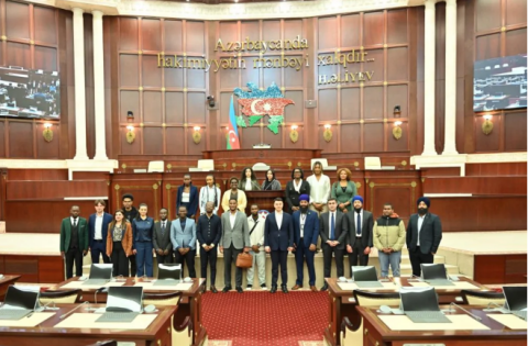 Beynəlxalq gənclər forumunun bir qrup iştirakçısı Milli Məclisdə olub