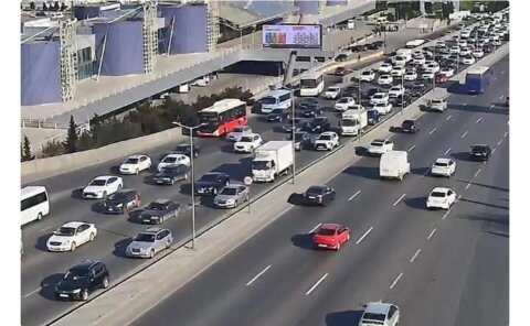 Bakıda 13 istiqamətdə tıxac müşahidə olunur