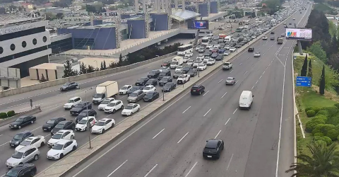 Bakıda həftənin ilk günündə sıxlıq olan yollar açıqlanıb -