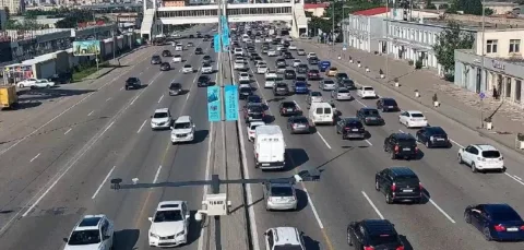 Bakıda bir sıra yollarda nəqliyyatın hərəkətində sıxlıq yaranıb