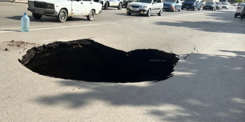 Sumqayıtda avtomobil yolu çöküb