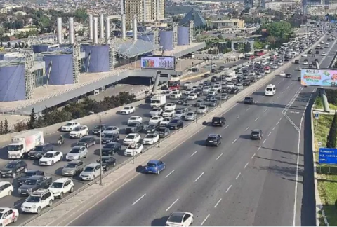 Bakının bir sıra yollarında tıxac yaranıb